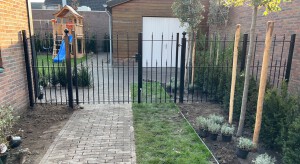 Looppoort met hekwerk 