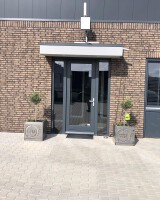 bloembak met snijwerk