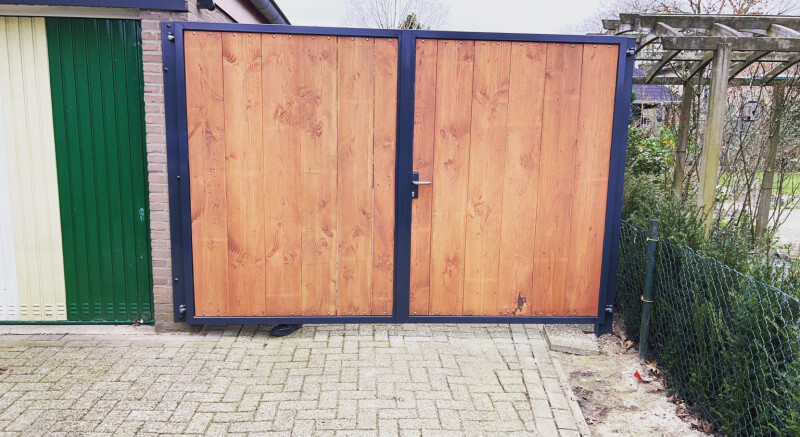 draaipoort stalen frame met hout erin